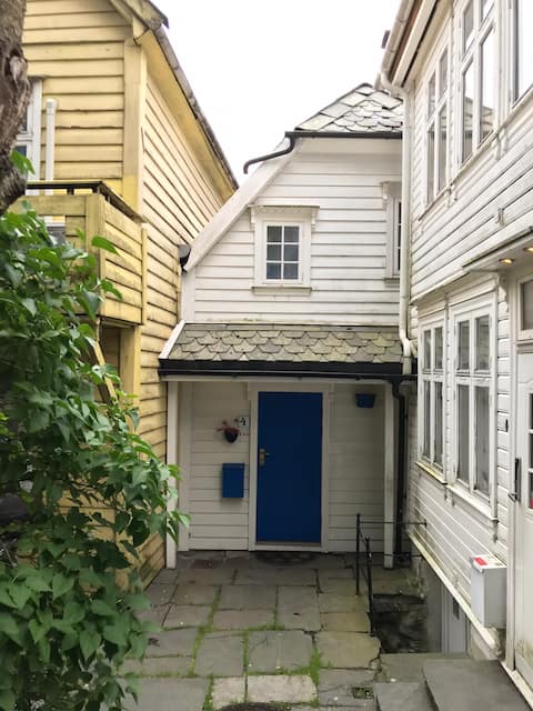 Traditional Bergen House, Central location