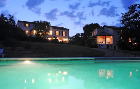 Hameau Montplaisir, 36 beds in 4 houses!