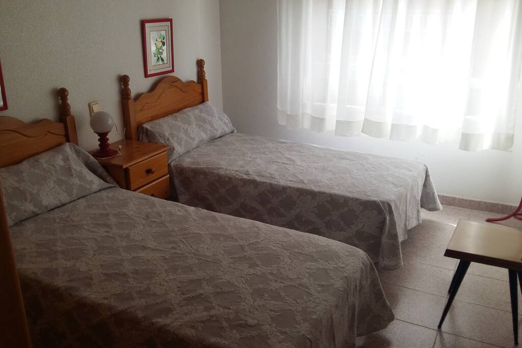 Habitación con dos camas individuales