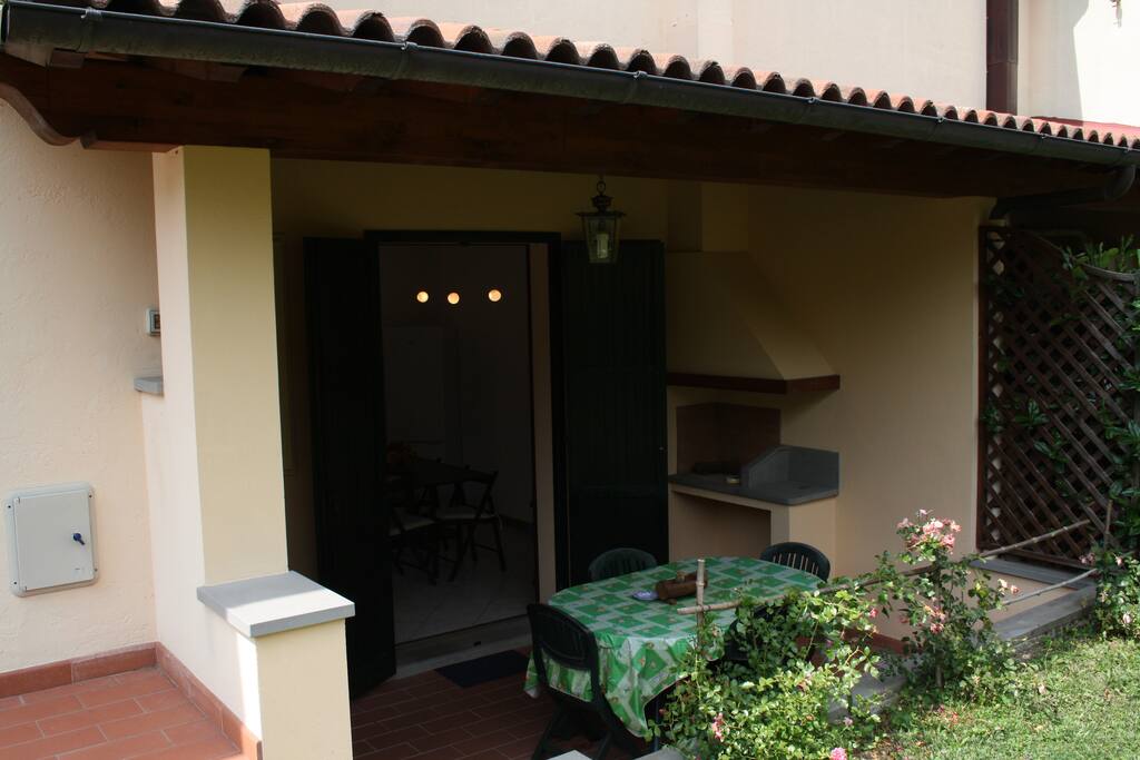 Tettoia lato giardino