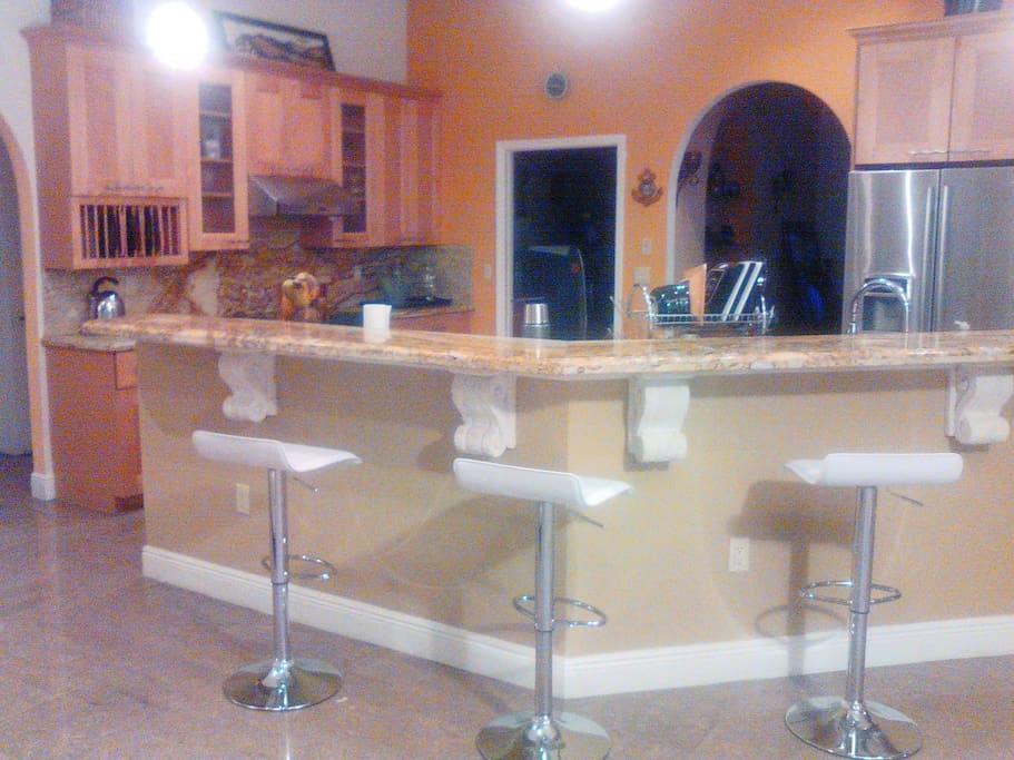 Breakfast bar and Kitchen