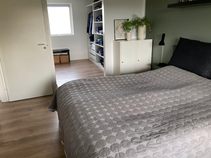 Dormitorio, cama doble