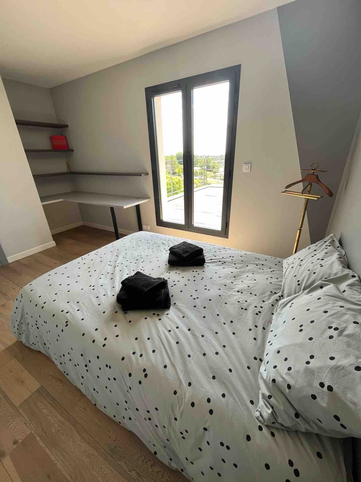 طابق / غرفة + تراس خاص