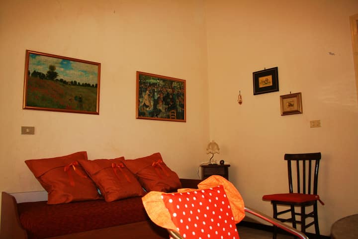 Dhoma e ndenjjes ose nëse është e nevojshme, një dhomë gjumi e dytë.