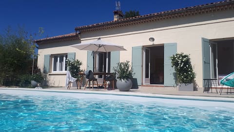 In Provence villa heated pool. 6 people