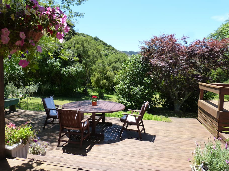 Outside seating and dining area with BBQ overlooking the garden, hills and Tirimoana Reserve with a stream - a lovely, peaceful place to have your meals, relax, read a book, meditate, drink a glass of wine and enjoy the sounds of nature & the birds.