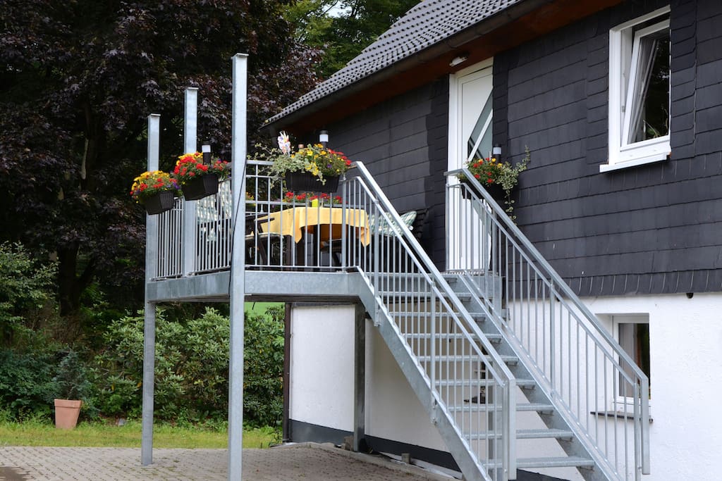 Eingang mit Balkon