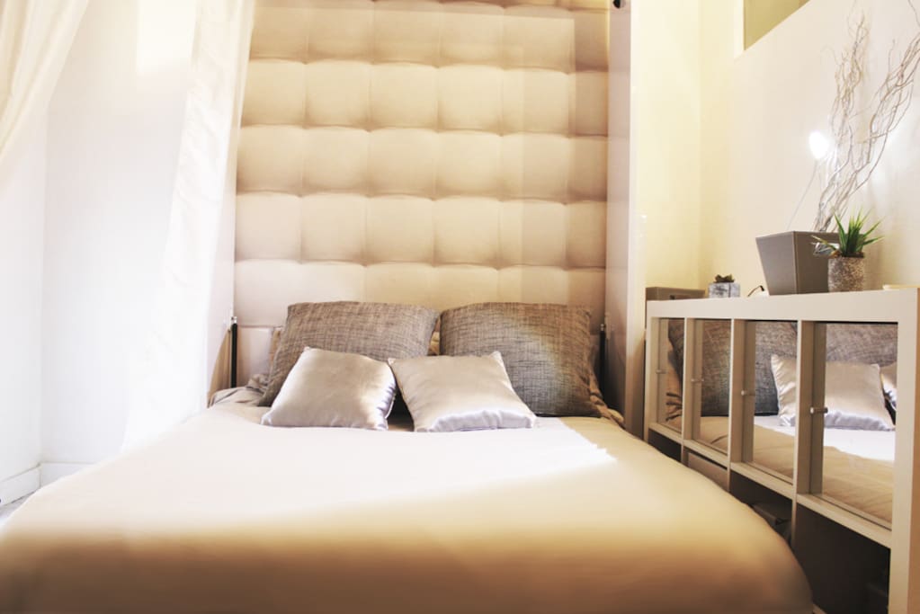 Double bed (proper bad with 100% latex mattress) 140 x 190