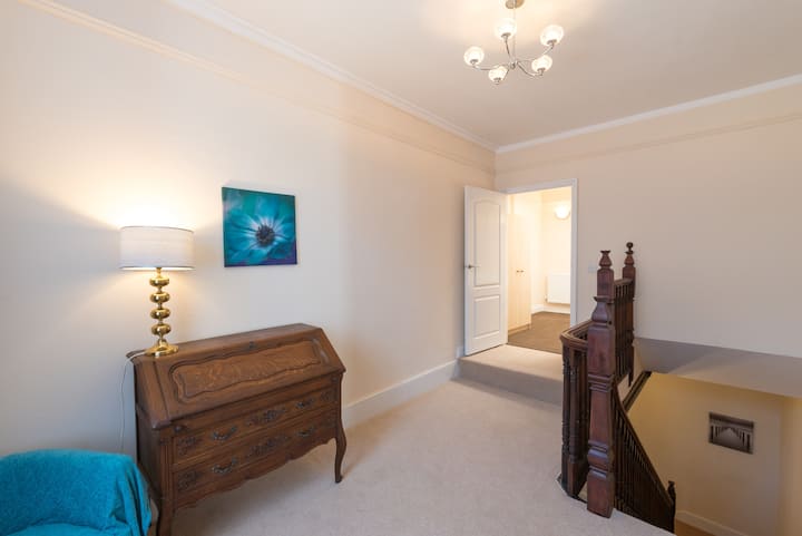 נחיתה ונוף לחדר השינה השלישי 