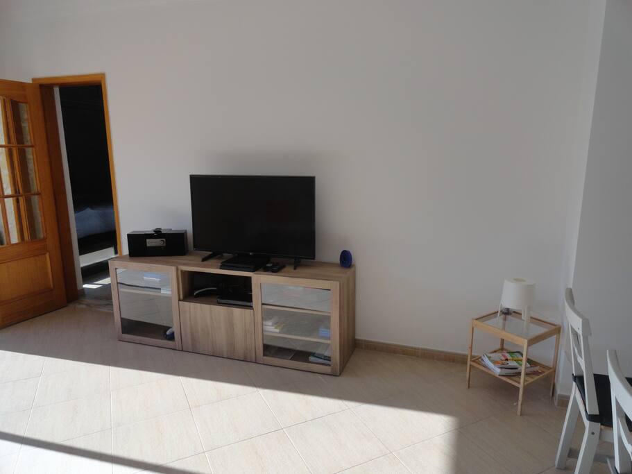 TV, HiFi with bluetooth and Wifi