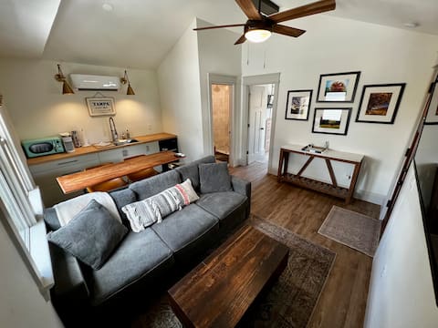 Successful Airbnb property: Private King 1-BR Guest Suite in Prime Hyde Park in Historic Hyde Park
