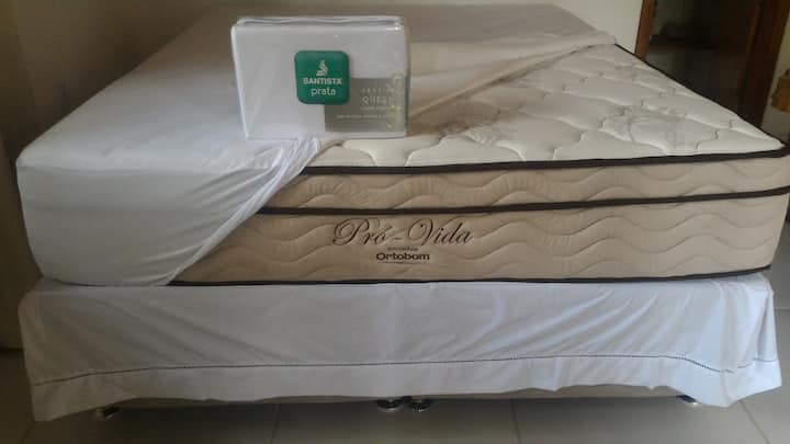 所有床和沙发床均配有Ortobom床垫和枕头，以及Santista 100%棉制套装， 150支。