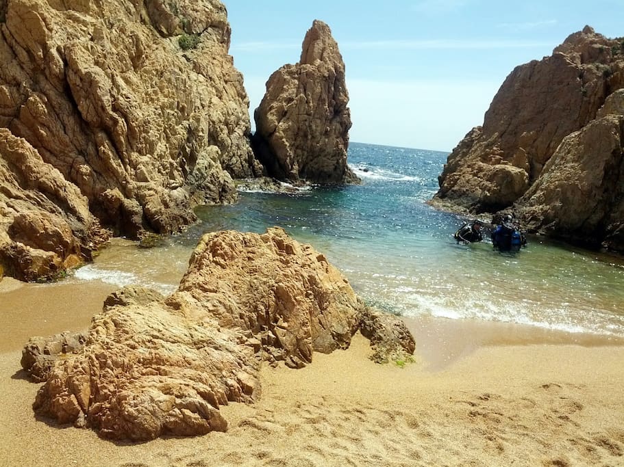 Small beach ideal for children.
Also Tossa is famous for scuba diving.