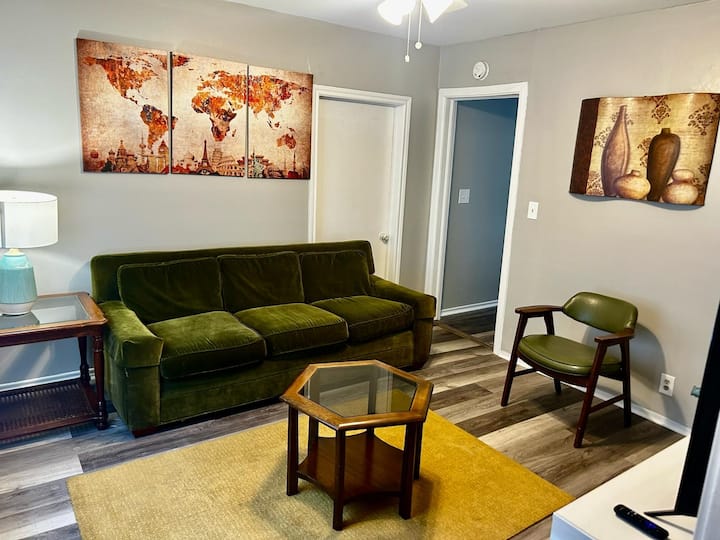Midtown/montrose Yellow 1 Br King Bed - ベルエアー, TX