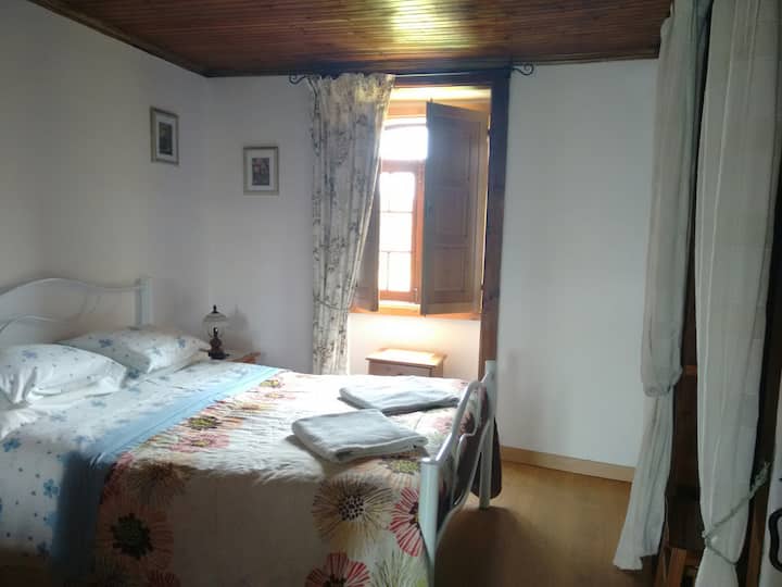 Slaapkamer 2 met luiken