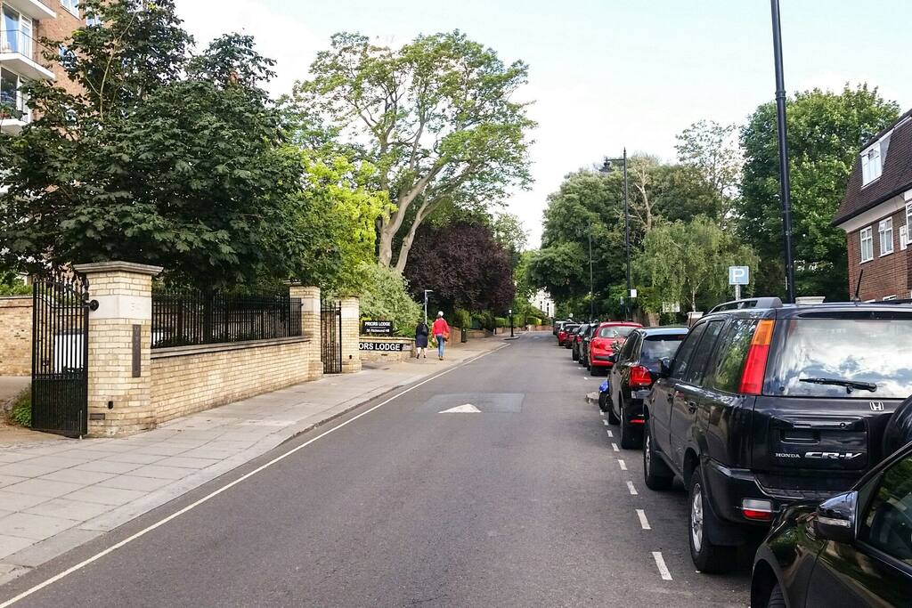 ...and the road leads to the top of Richmond Hill.