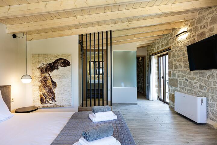 New luxurious villa with stunning pool,views &bbq! gallery image 4