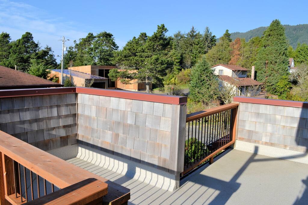 Upper deck with rooftop rock garden and distant ocean views