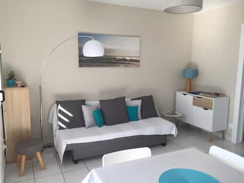 Top performing Airbnb: T2 *** SEA VIEW private garden direct beach Wi-Fi in La Forêt Fouesnant