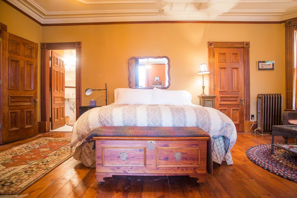 Master Suite King Bed