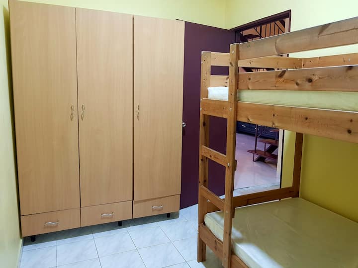Cuarto dormitorio en la planta baja 