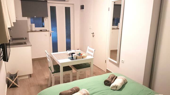 STUDIO APT. MANJI a/c, free parking, beach 500m