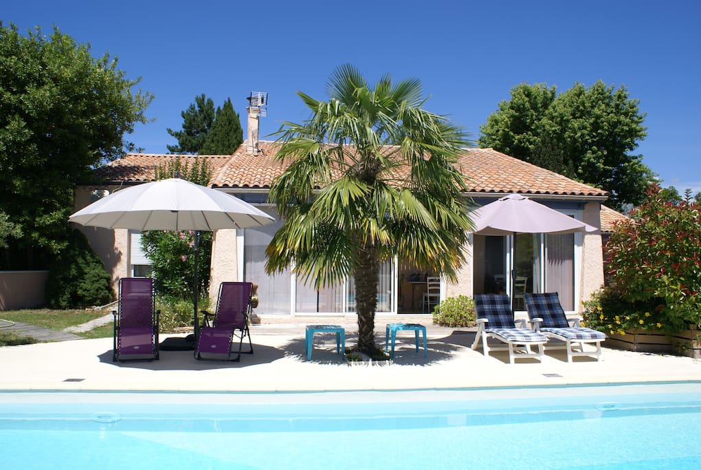 Piscine avec terrasse