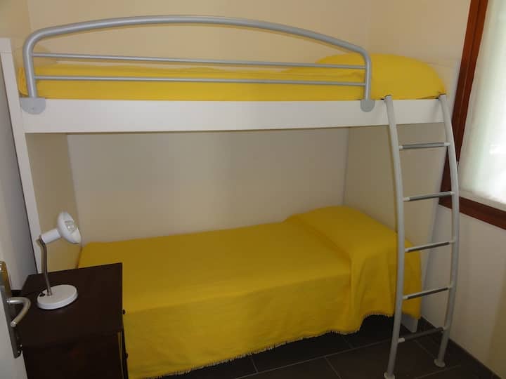 Dormitorio con litera