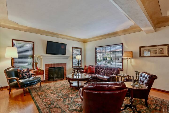 Big House at the Beach / Near Convention Center gallery image 3