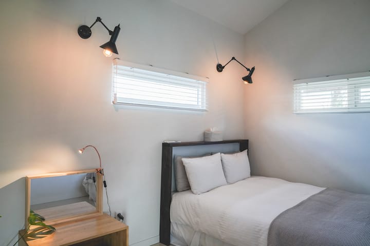 Спалня 1 (има двойно легло)