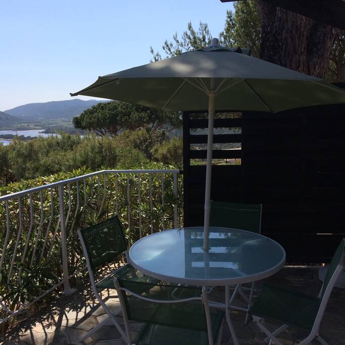 terrasse face à la baie