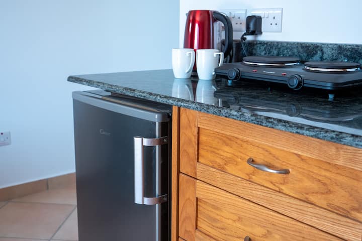 In A Penthouse, Private, Quiet, Airy & Bright. - Pembroke, Malta