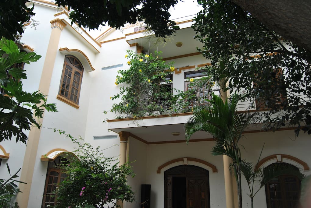 Moon house - front side