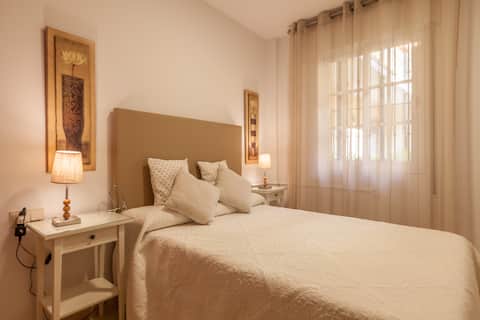 Top performing Airbnb: Central loft (Triana) 2 double beds 1 bedroom in Triana Casco Antiguo
