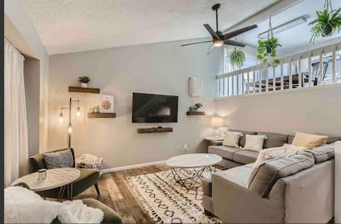 Longmont | Nearby Lyons  [ Pet Friendly ]