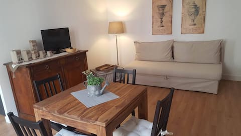 Top performing Airbnb: City break Bayeux main street 1rst floor in Bayeux