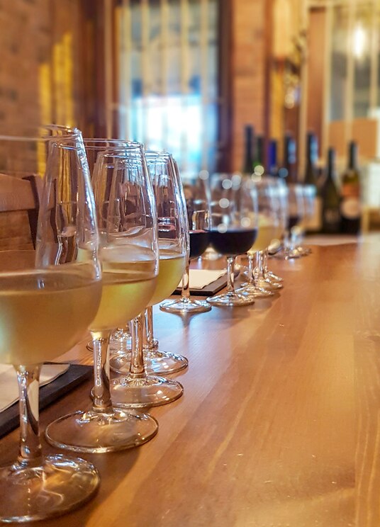 Show full-screen, host-provided image