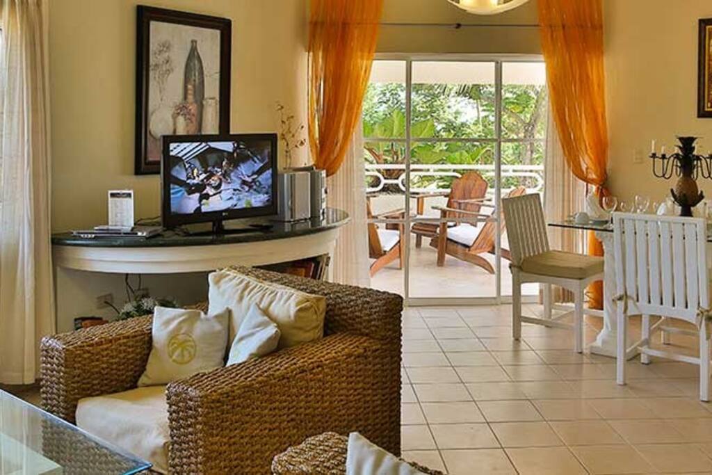SPACIOUS LIVING AREA