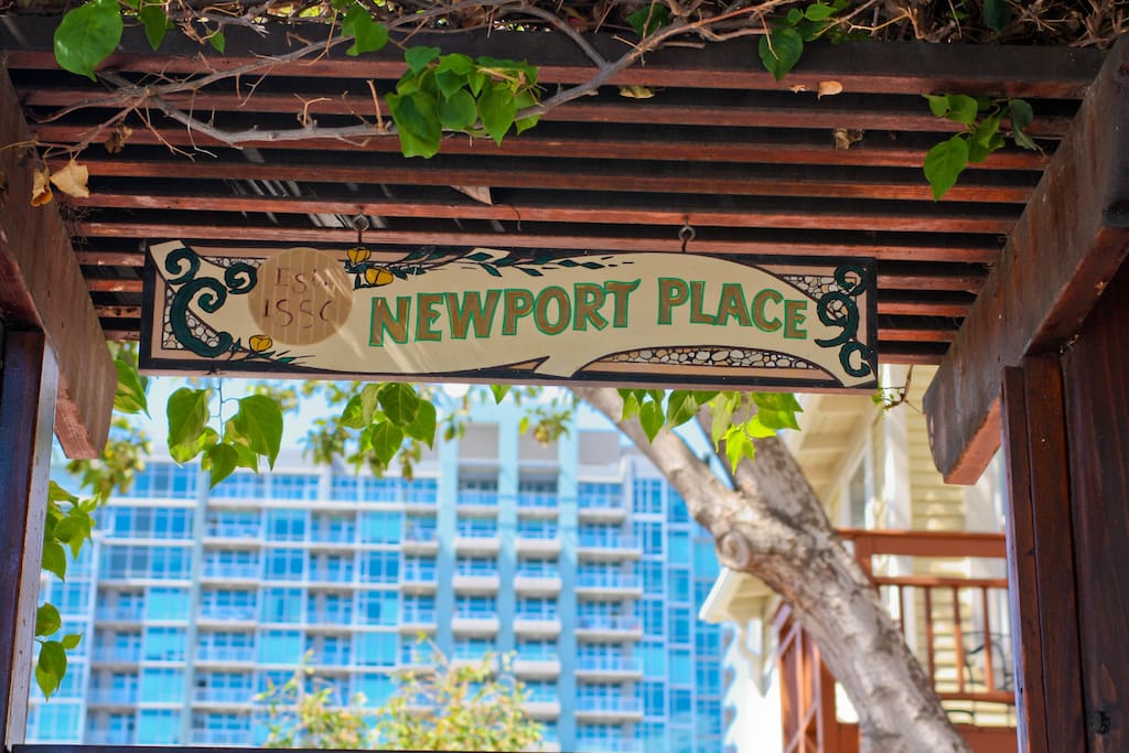 Newport Place is located to the heart of the redevelopment district with hip bars and restaurants. Only 10 blocks to Petco Park baseball stadium.