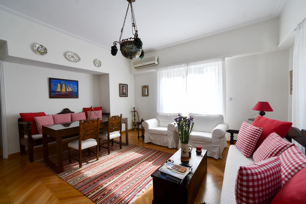 Spacious and bright living room!