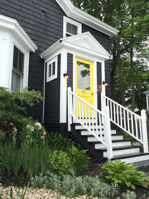 front w/gardens