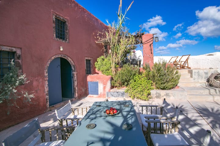 The Red Winehouse Houses For Rent In Santorini Oia Finikia Cyclades Greece Santorini Greece