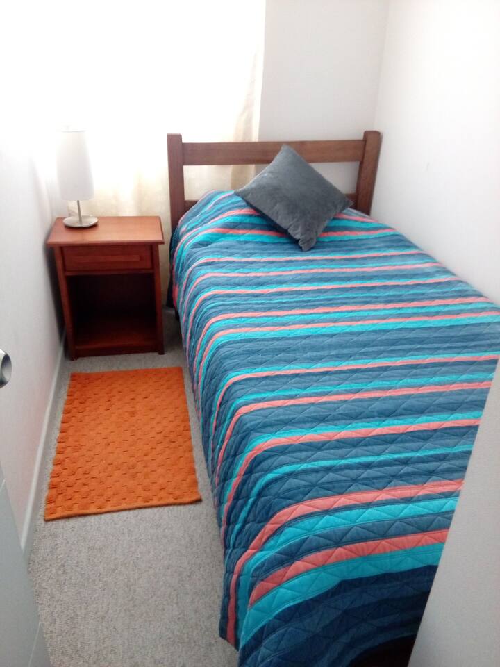 Schlafzimmer 1