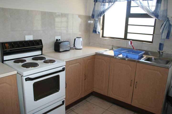 3 Bedroom Cottage Large – Sleeps 6 – C69 gallery image 2