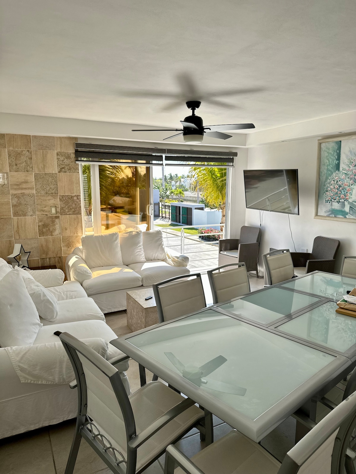 Popular Airbnb listing: Beach club apartment discount from Sunday to Thursday in Acapulco De Juárez