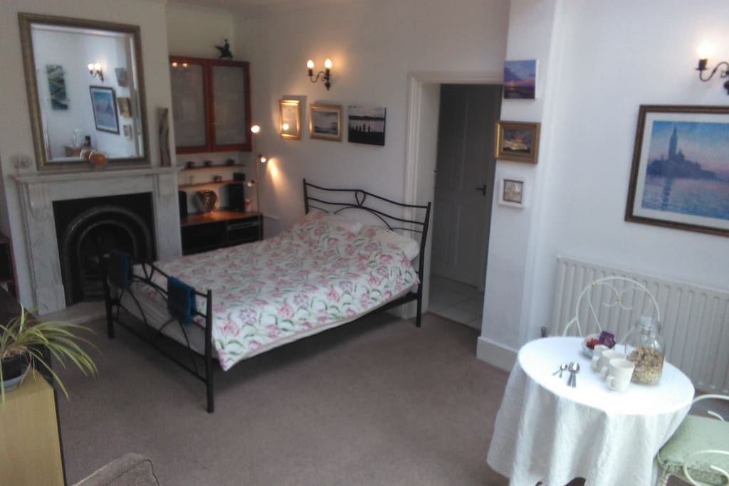 Comfy double bed, breakfast table, orange juice, soya milk, muesli and cereals provided as well as teas and coffees