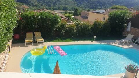 Beautiful quiet villa with swimming pool private
