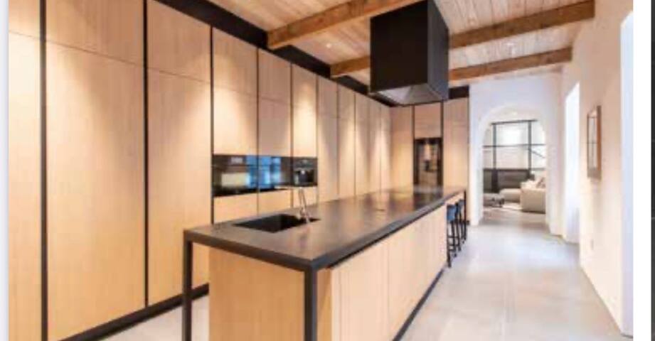 Park Lane,Mayfair. New Ultra Modern Spacious House