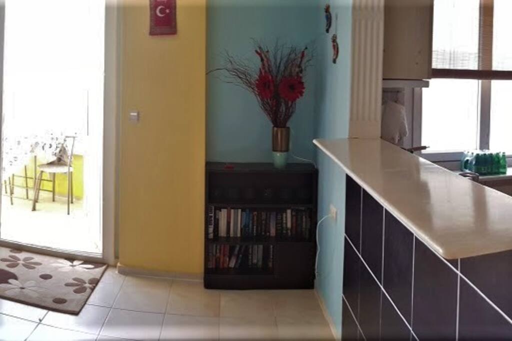 Living room - Kitchen. / Salon - Mutfak.