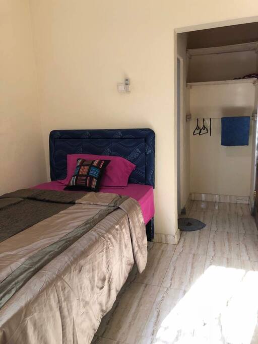 Bedroom 1 - en suite